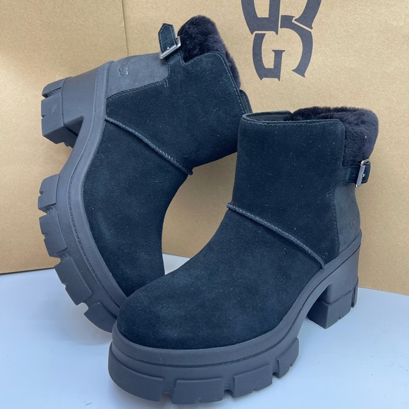 UGG Women's
W/ 1174490
W BROOKLYN BUCKLE PLATFORM HIGH HEELS BOOTS BLACK - Picture 2 of 16